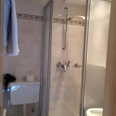 Holiday home Ferienwohnung Familie Hoefler Langenfeld